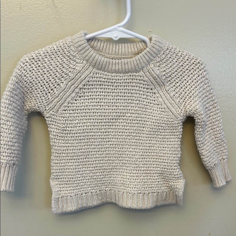 GAP Cream Sweater with Chunky Knit and Ribbed Pattern